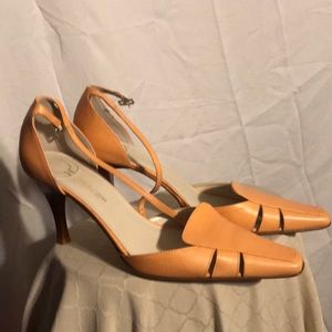 Casual Corner made in Italy peach leather heels
